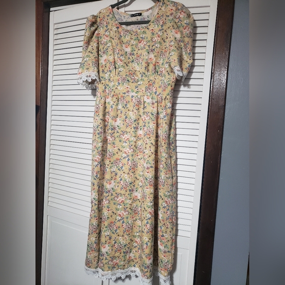 Ladies Shein Ditsy Floral Print Guipure Lace Trim Puff Sleeve Dress XL NWOT - Picture 1 of 8